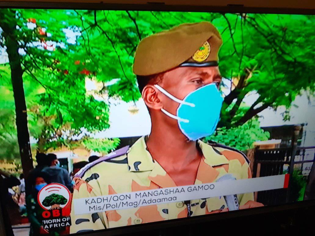 Jawar_Mohammed's tweet photo. More evidence...just this afternoon Oromia Police commanders were speaking on state media OBN wearing the grew uniform. https://t.co/wThnYo1qXH
