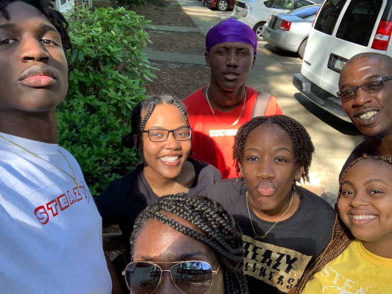 happi2617's tweet photo. I love my crew! Support black business #Steazy @waytoosteazy @motto_million @KichiriShaterra @jvstthatkid https://t.co/tx18CkNVo3