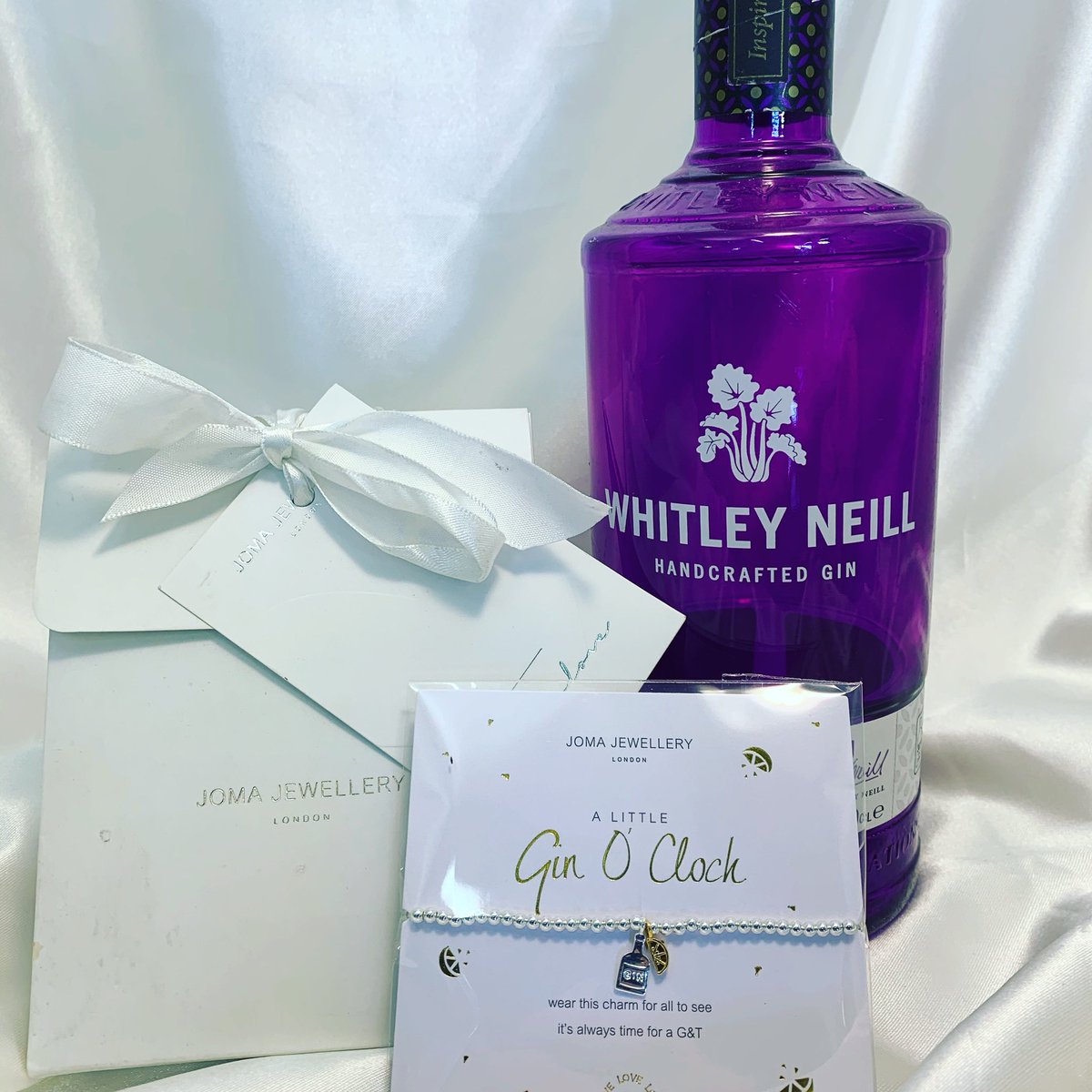 Candlesplus's tweet photo. #nationalginday today  means it must be “Gin O’Clock” #jomajewellery available at https://t.co/DSXv2jjje9 #greatgiftsideas https://t.co/4mYrSmSbzI