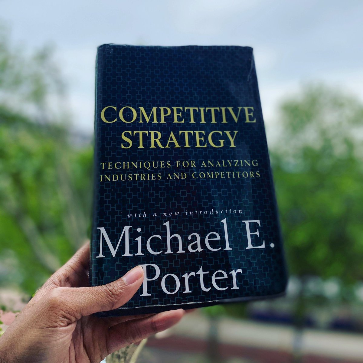 ShenellFelix's tweet photo. Your biggest down fall is that you think you have to be in school to study. 

NO! 

Study the leaders in your industry!
Study the industry itself 
Study your competitors 
Study product development 
Study Marketing 

Don’t stop Studying!
#competitivestrategy #Michaelporter https://t.co/0XnUw7CIx0