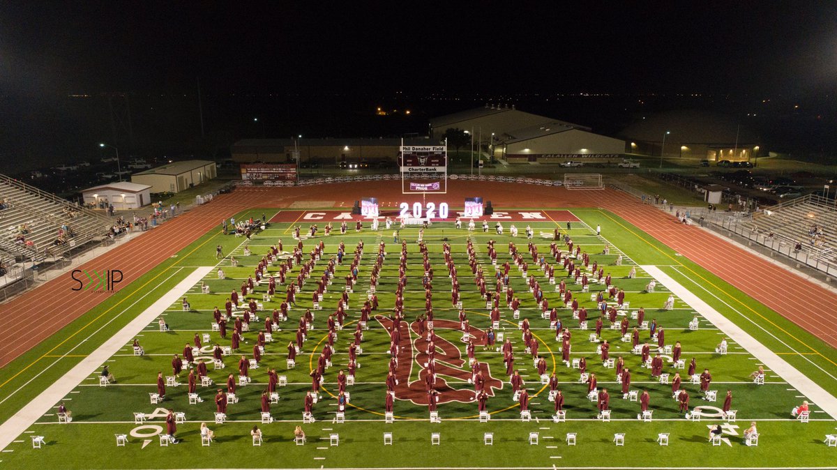 calallenisd's tweet photo. Thanks to all who made this possible! Good luck #ClassOf2020! 🐾😻🎓 https://t.co/QyOFkZrU9J
