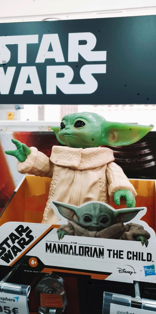 GeekAtmosphere's tweet image. ¿Alguien más muere de amor cuando ve aparecer a The Child (alias Baby Yoda) en The Mandalorian?🥰 Esta preciosidad y mucho más sobre la serie de moda acaba de aterrizar en @geekatmosphere 🚀

#babyyoda #thechild #themandalorian #starwars #yoda #disney #hasbro #geekatmosphere