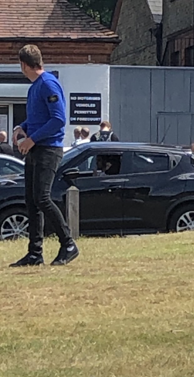 Kings Oak, Loughton

Brought out his naughtiest stoney jumper on a summers day as he hasn’t had a chance to wear it yet since getting it for Christmas. Needs to impress the bints on the green instead as his mum didn’t let him defend the statues with the FLA today. More to come 🧐