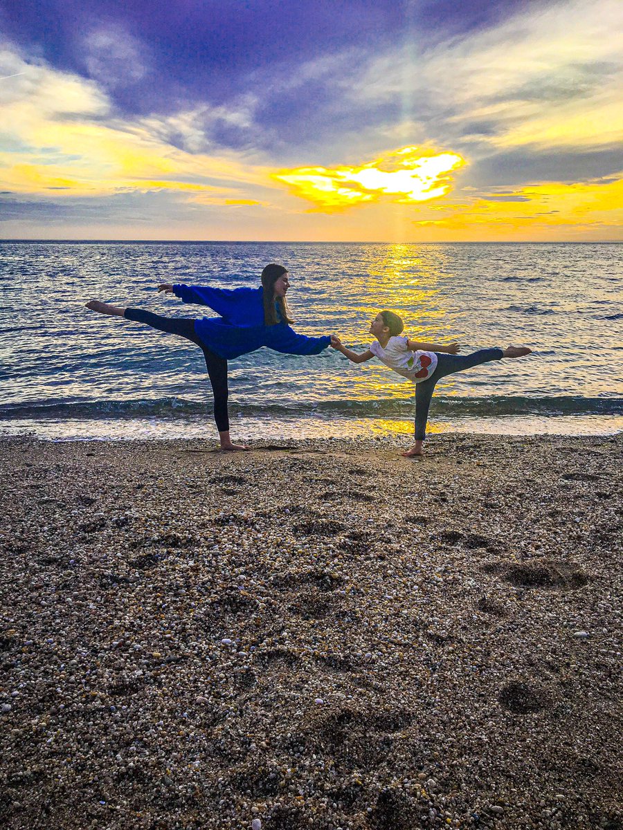 LeggzLtd's tweet image. Saturday Sisters!
Caroline and Charlotte practice their dance technique daily - even at the beach!
Great job girls!
#wedanceatleggz 
#quarantineanddance