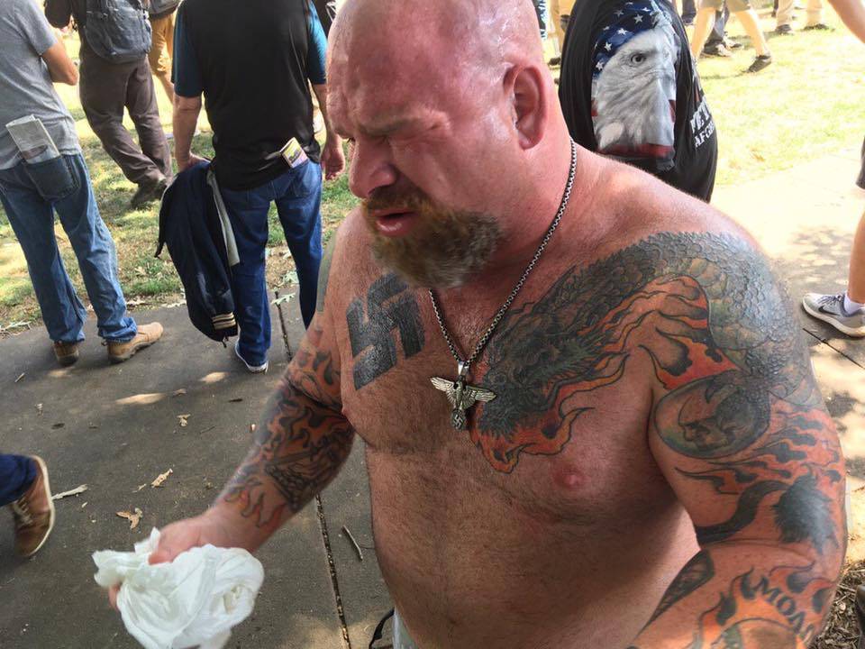 RochdaleHerald's tweet image. "If it wasn't for Churchill you'd be speaking German" says man performing nazi salute in Whitehall

rochdaleherald.co.uk/2020/06/13/if-…