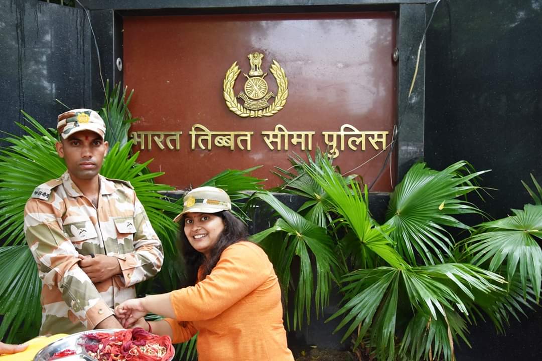 TheParvati's tweet photo. #imwithCAPF
CAPF/अर्धसैनिक बलों के सैनिकों व अधिकारियों को उनके न्यायसंगत अधिकारों से वंचित नहीं रहने दिया जाना चाहिए
सुप्रीमकोर्ट के आदेश के बावजूद अफ़सरशाही इस मुद्दे को कहीं ना कहीं उलझाती दिख रही है
@narendramodi जी आपसे उम्मीद है #OGAS2CAPF को अतिशीघ्र लागू करें
#RealHeroes https://t.co/ZlbOJ1zDYY