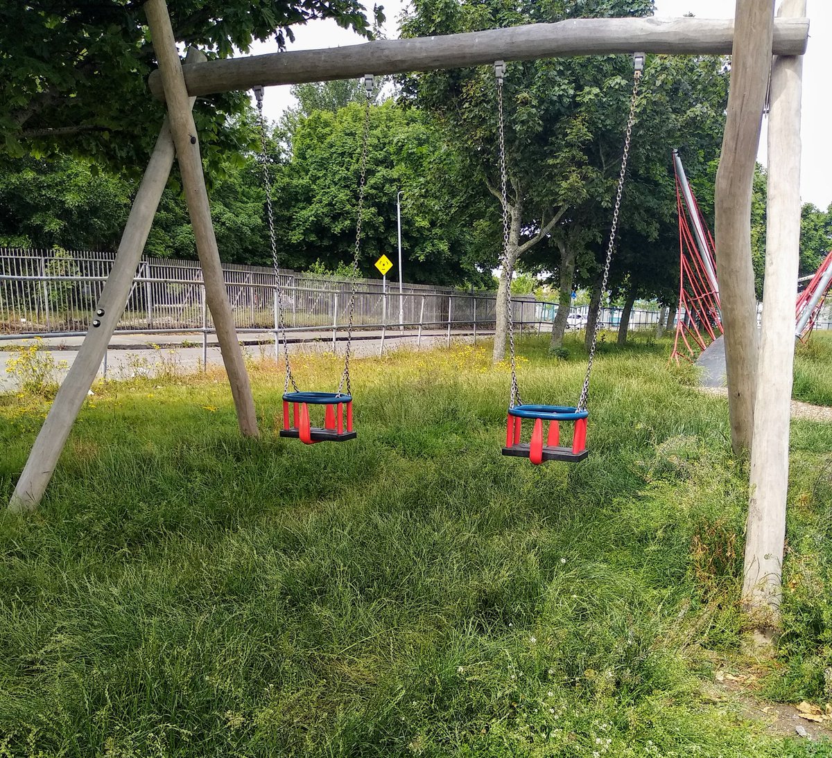 Deemcgillicuddy's tweet image. There is something really sad &amp;amp; eerie about seeing an overgrown playground-it really symbolises what all #Children have been missing out on over the past few months.
Equally the joy of returning to playfulness. The kids were actually singing in delight 🌈
#ChildRights
#backtoplay
