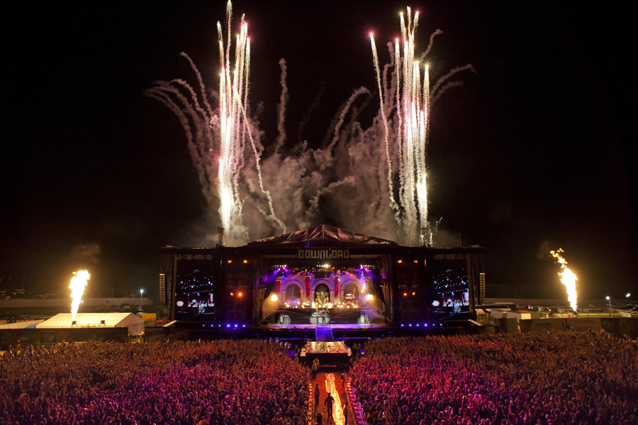 STCONightmares's tweet photo. 6 years ago today, Avenged Sevenfold headlined Download Festival for the first time! What an incredible night and weekend

Avenged Sevenfold performing live at Donington Park in Castle Donington, England for Download Festival 2014 - 13th June 2014

📷: John McMurtrie - @mcmurtrie https://t.co/rjM6Yw607j