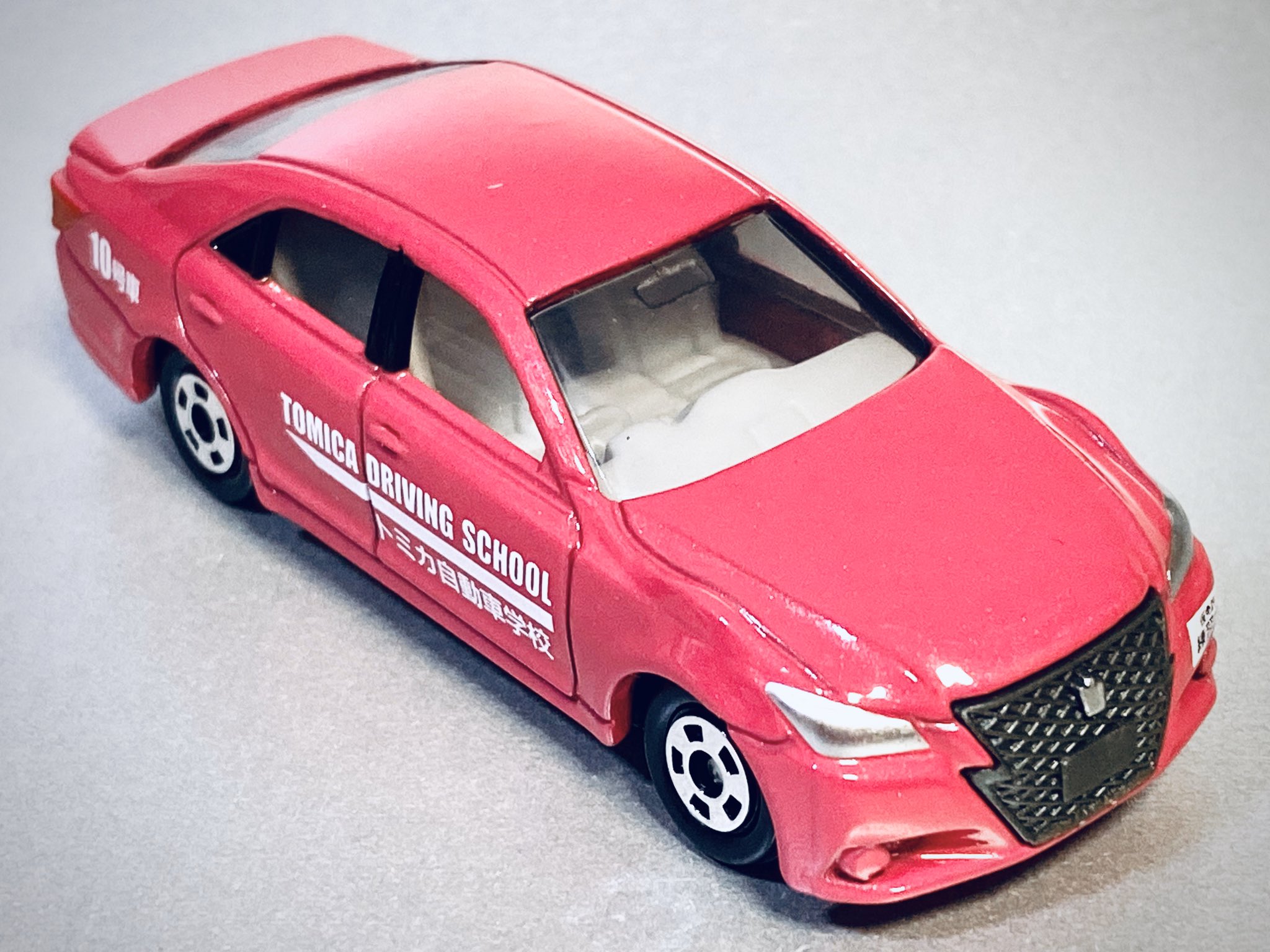 تويتر フォンティエ على تويتر トヨタ クラウン アスリート 教習車 交通安全セットの付属品 教習車仕様ですが相変わらずピンク なんか二次加工品みたいな外観です ピンクのミニカーを集めてるので個人的には好きですが そろそろ現行型に代替わりしたほうが良い