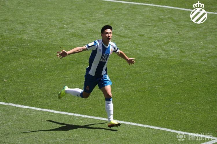 Dangelee4's tweet photo. 武磊牛逼��！！Best football player in China！！！#WULEI   #Espanyol https://t.co/cHFXlsLEm8