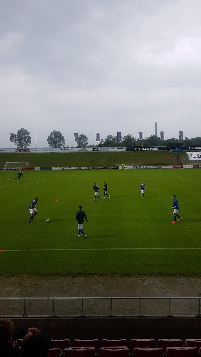 FremadAelite's tweet photo. Drengene varmer op 🔛 #fcffa
2-1 https://t.co/mUc05IIxtS