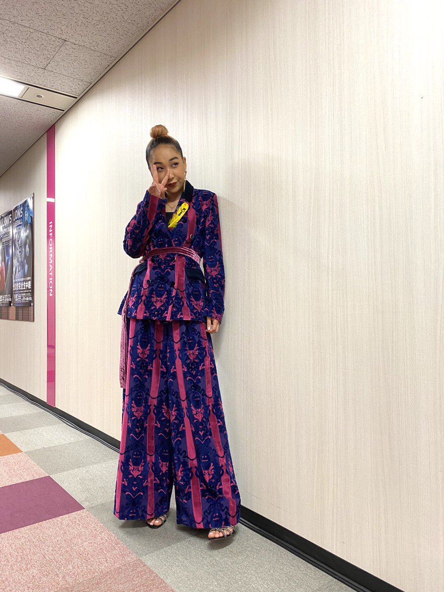 thelma_staff's tweet photo. IPPON グランプリ
見て頂けましたか？🥳

今日は少し大人な衣装🏆

setup @riekainoue
pierce @vitafede
sandal @LouboutinWorld

でした✨
ぜひチェックしてみてね✌️

#IPPONグランプリ https://t.co/pLmFzEClWF