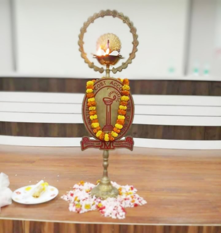 sourav_ch10's tweet photo. CMA Says
"Chase me, i will lead you to light from darkness.."
❤❤
Tamaso-Ma-Jyotirgamaya
@ICAICMA @iamsanketpandit @AvijitC77400812 https://t.co/ukCyMcZuHL