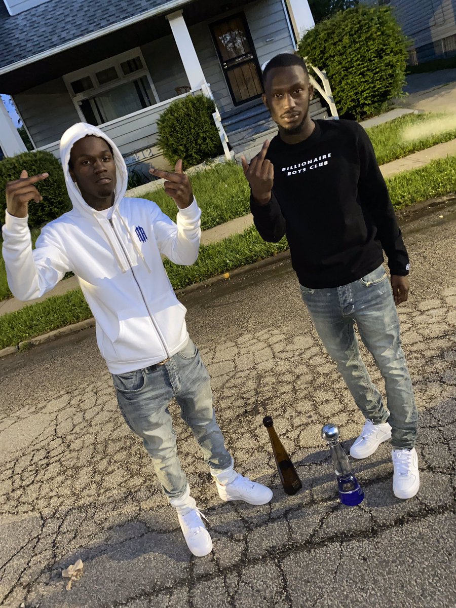 BackSkeemin's tweet photo. My brother is ah Reflection of me I can’t fly if he’s fallin 💯🧏🏾‍♂️🤷🏾‍♂️ https://t.co/RN5qyDLcSJ