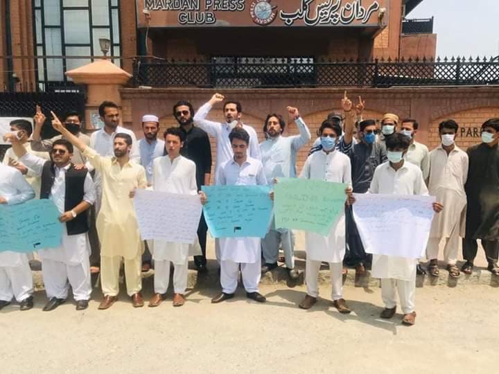 NewsQau's tweet photo. A protest By pakhtoon student federation abdulwalikhan university mardan!
#StudentsProtestsCountryWide https://t.co/3IPlXPqVmb