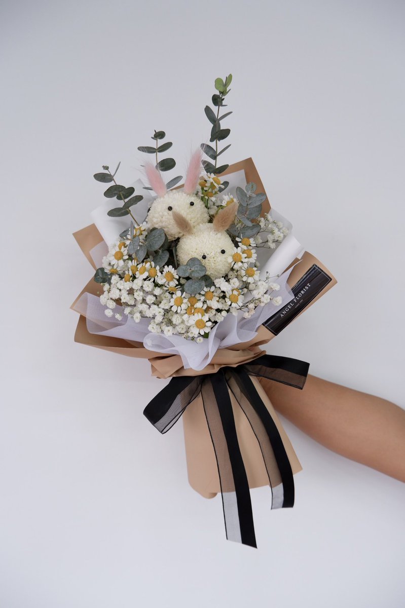 Angel Florist Gift Centre Bunnies In Chamomile Rm 85 Bunnies Matricaria Eucalyptus Babybreath Brown Color Black Color Cocotina Gift Card Write Message 洋甘菊花束 韩式花束 兔子花束 Matricariabouquet Babybreath