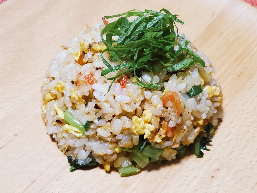 黒宮雅斗 ラチエンブラザーズ V Twitter カブ菜と小エビと大葉の炒飯 塩漬けカブ菜 長ネギみじん切り 小エビ 生姜千切りをごま油で炒める 塩コショウ しんなりしたら卵 卵に火が通ったら白米を加え崩しながら炒める 塩コショウ 昆布だし 醤油少々を