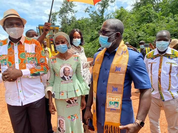 team_bile's tweet image. Ce Samedi 13 Juin 2020, le maire de Dimbokro M. @bile_diemeleou a effectué une visite du chantier de bitumage de l’axe #Dimbokro--#Bocanda, une promesse du président @AOuattara_PRCI , lors de sa visite dans la région du N’ZI.

#BDAG🇨🇮