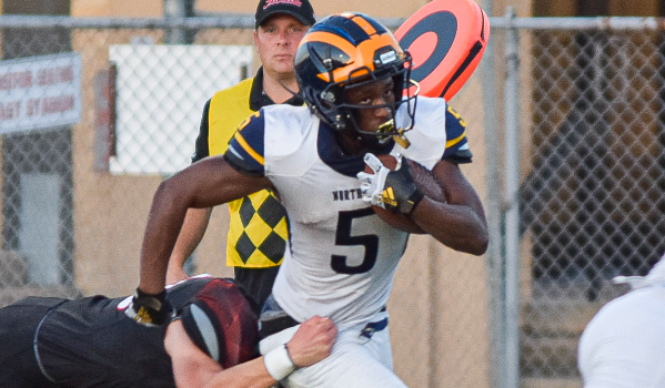sportsinkansas's tweet photo. Julius Bolden of Wichita Northwest is back after rushing for over 1,500 yds/29 TDs last season for 5A RU. Multiple Division I offers.

Northwest has quite the cast of players back for 2020. 

Bolden, who features 10.8 speed, averaged over 9 ypc in '19

Photo: Great Bend Tribune https://t.co/SdErNwxlk0