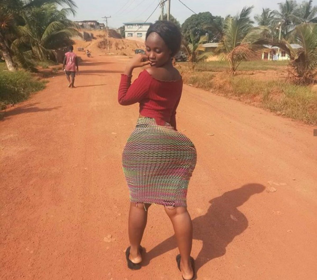 McKCarol256's tweet image. Mbu "her butt is practicing social distancing"  😂😂😂😂 mujooga mujooga nkidamu MUJOOGA😆