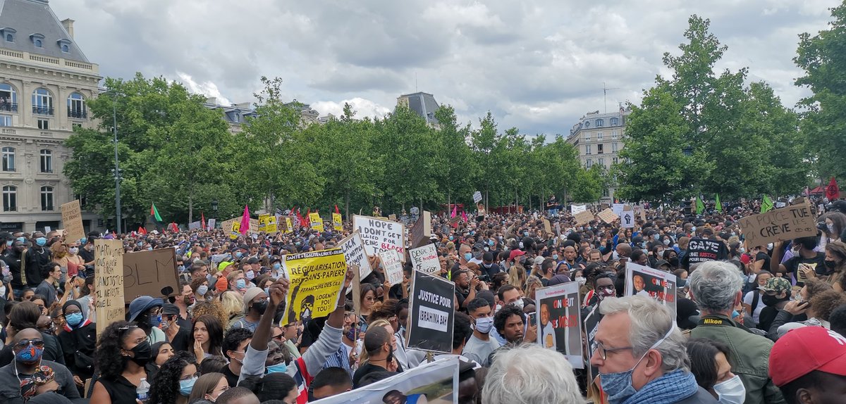PCF's tweet photo. Une place de la République pleine à craquer pour demander #JusticePourAdama. C'est un grand jour pour la lutte contre le racisme et les violences policieres. https://t.co/9ZqbbnNost