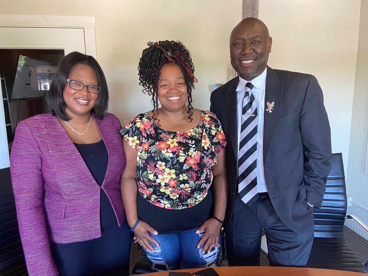 AttorneyCrump's tweet photo. Whether I'm meeting with top U.S. officials or local leaders, I always voice the concerns of my fellow Black Americans, so we can bring JUSTICE and EQUALITY to those who have suffered from the evils of systemic racism. USE YOUR VOICE!! Remember, all the world is watching... https://t.co/5YKXb8ouqL