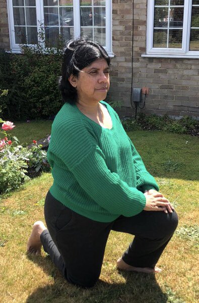 KunjappyHer's tweet photo. I kneel in #solidarity with the #BlackLivesMatter campaign & encourage local supporters to continue their support ‘kneel where you are for 2 minutes, every Wednesday at 6pm which is taking place nationally till change occurs #endracism #westberkshire #communityunite #nextstep https://t.co/i9z12RCHAG