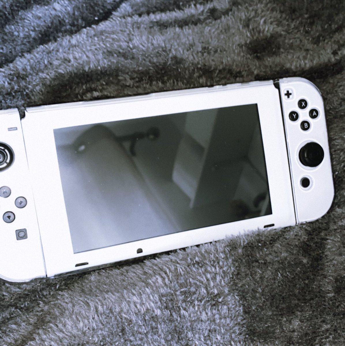 ACNHCon's tweet image. Decorated my switch earlier what do yall think 🥺✨ #animalcrossing