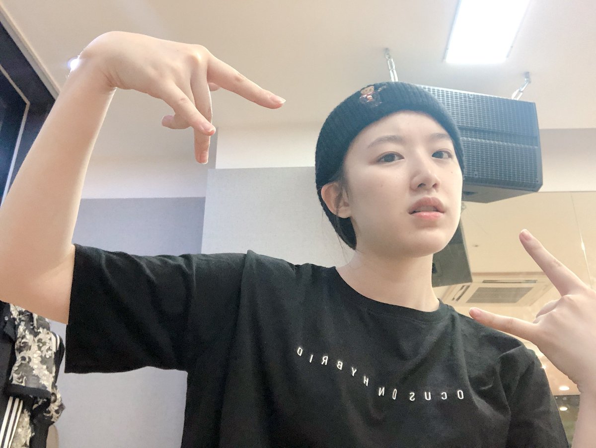 official_i_dle's tweet photo. [#슈화] 역시 조힙합의 모자  
저도 예힙합 되네요!😎
#아키 #舒舒pick #춤추쟈 
-
果然是 曹嘻哈的帽子 
原來我也能成為葉嘻哈！😎
#akiiiclassic #舒舒pick #舞起來

https://t.co/Va9GkpWnZS https://t.co/FNyB5sC1rT