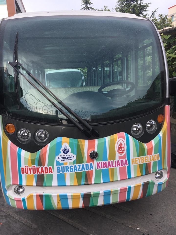 turankatibi's tweet photo. İBB'nin 48 milyon euroya aldığı LGBT görünümlü Adalar minibüsü.

Çirkinliği bir yana İstanbul'un dört bir yanını Lut kavminin renkleriyle donatıyorlar. https://t.co/lb3lHaCgDd