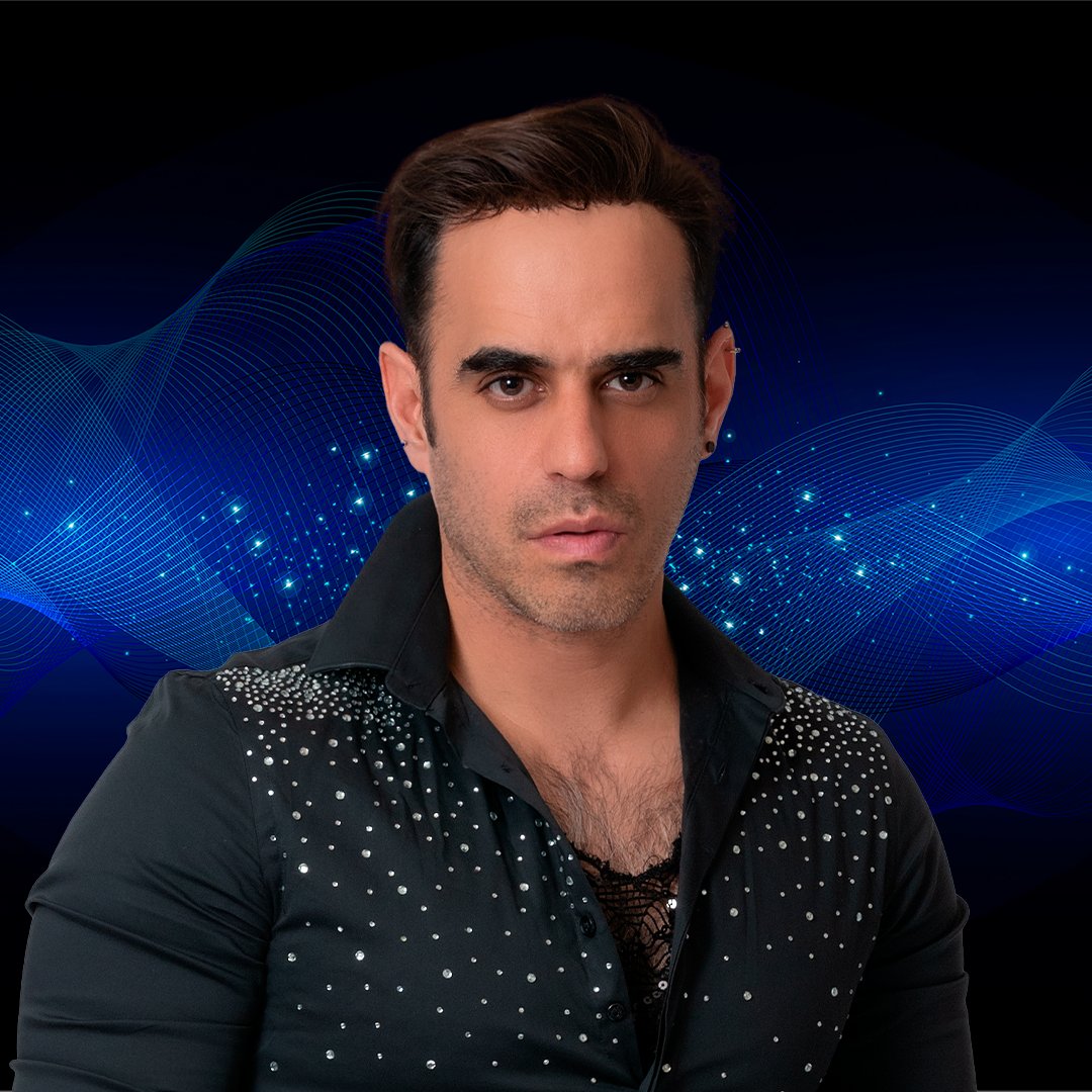 FlashBack90sofi's tweet photo. .@roypizarro: Cantante, Locutor, Conductor, Actor y Productor Musical. En #Flashback90s nos encanta tener a integrantes tan entregados a su profesión. Practica fútbol y tennis, además de ser skater. Le encanta el americano, es fan de los Steelers. #datosflashback90s https://t.co/vPysSsKzDy