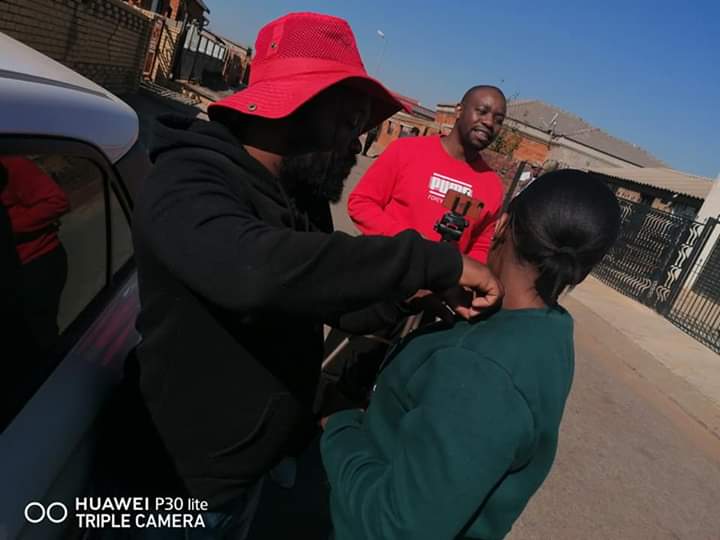 kealeboga_talk's tweet photo. Today we were out at Mapetla, Soweto Shooting..

This is emotional for us, I thank God for the Strength 😭🙌🙏

Ukwiza Losisi How She helped her friend from Abusive Relationship 😂😢 funny part she didn't know her at all..
#BongaUmuntuEsaphila https://t.co/jUXAPv8nyM