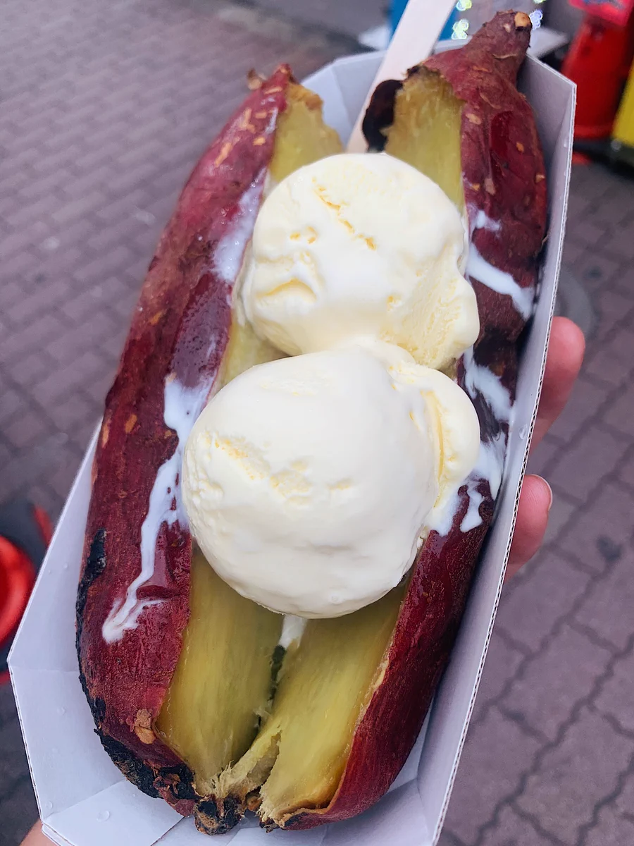 トロトロと溶けたアイスがたまらない！？大きい焼き芋にアイスを乗せたスイーツ！