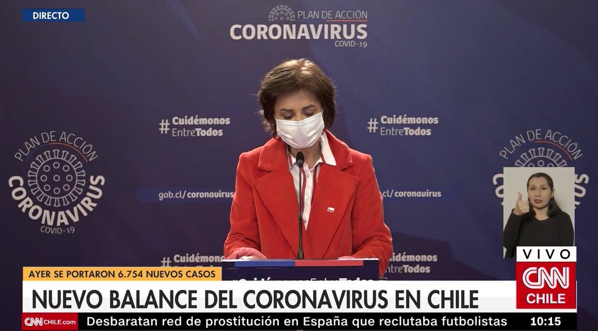 🏥 Esta es la postal de hoy, en plena rueda de prensa del @ministeriosalud, tras reportaje publicado por @ciper.

La Subsecretaria Paula Daza, SOLA, respondiendo ante los cuestionamientos y negligencias del @GobiernodeChile. 

Impresentable y vergonzoso. #RenunciaMañalich 🤦🏼‍♀️.