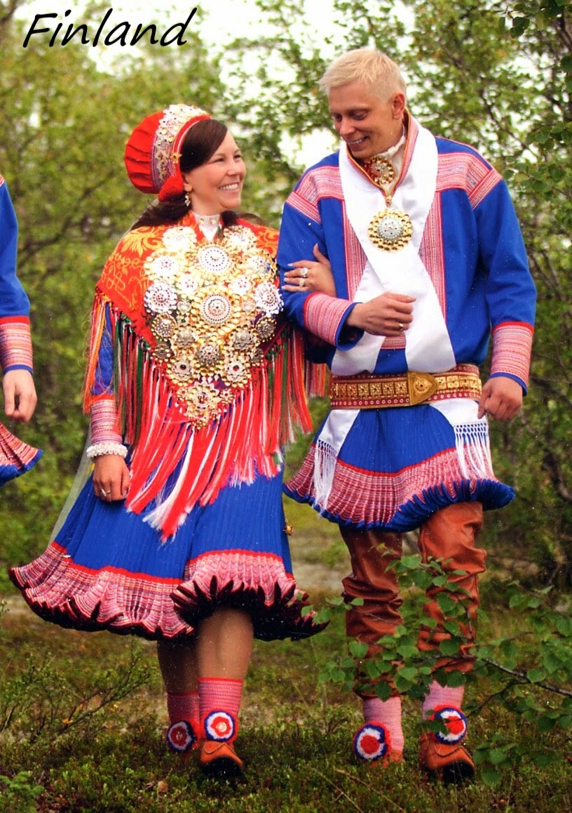 素朴だけど、とても可愛い！サーミ人の民族衣装 胸元に装飾を施した物