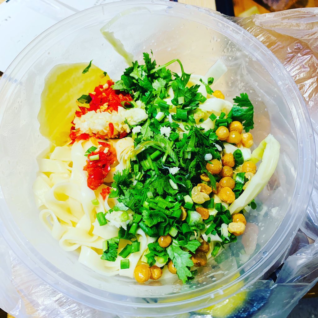 吃不完，火锅熟食打包，回去做陕西油泼面！🤭