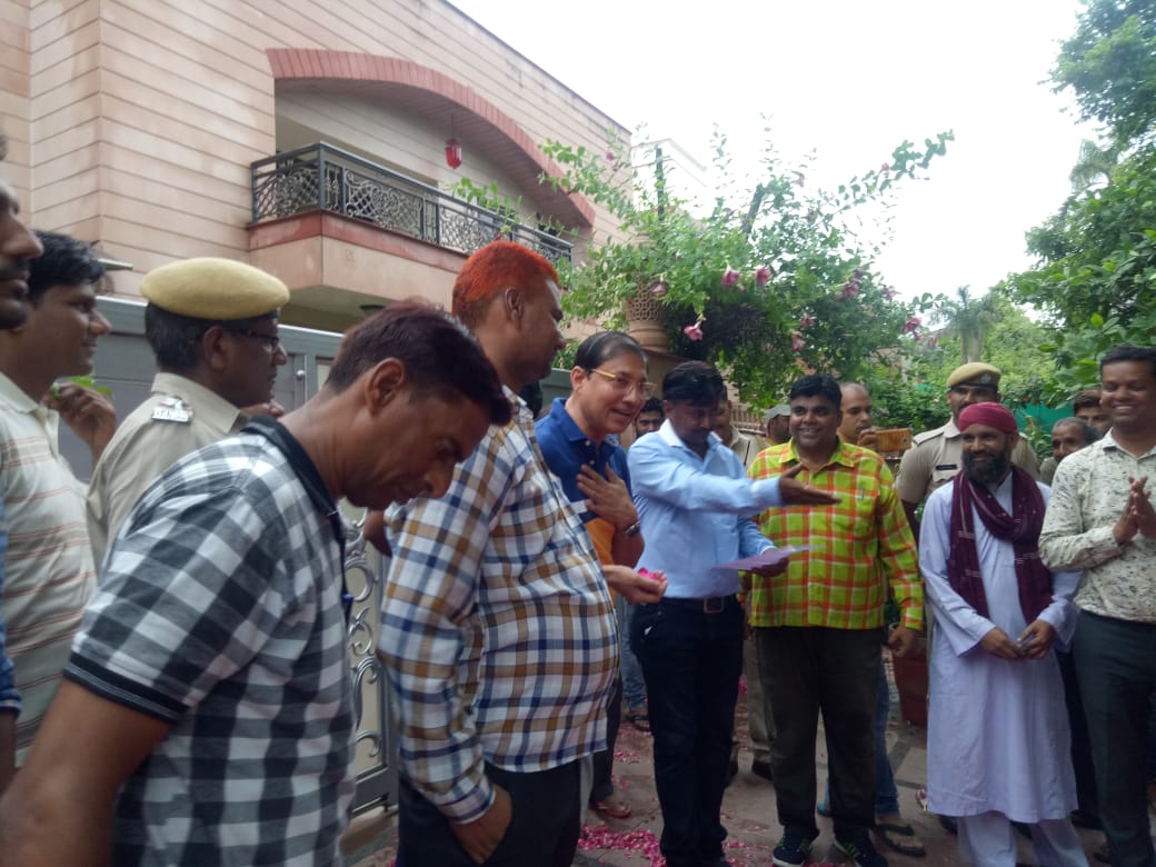 IQBALAH87301931's tweet photo. #सज्जनता,दयालुता आपका चरित्र है @ashokgehlot51 जननायक जी,
मेनिफेश्टो में "मदरसा पैराटीचर" के #नियमितीकरण का वादा आपको शीघ्र पूर्ण करना चाहिये!
#RegularizationOurRight_MPT
@RahulGandhi
@SachinPilot @danishabrar2016 @News18Rajasthan https://t.co/qOsJ25Dx5S https://t.co/vOHpWOBMLS