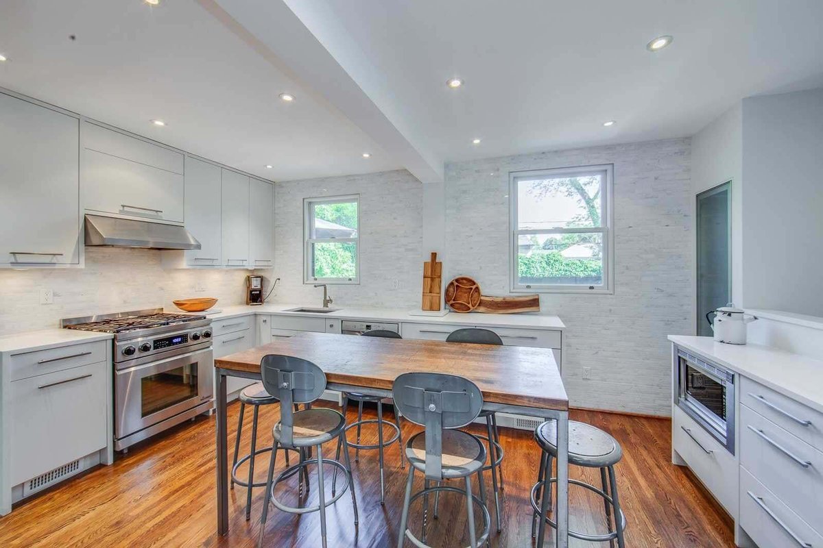 PennyBrownTO's tweet photo. 574 St Clements Ave.-2,609,000.00-Coveted Allenby Street 4 bdrm with a nod to midcentury modern, this classic centre hall with a modern Aya  kitchen and oversized family room, seamlessly combines elegance and ease of living. W/out from dining room to terrace as well as rec room https://t.co/Det2CRYpLE