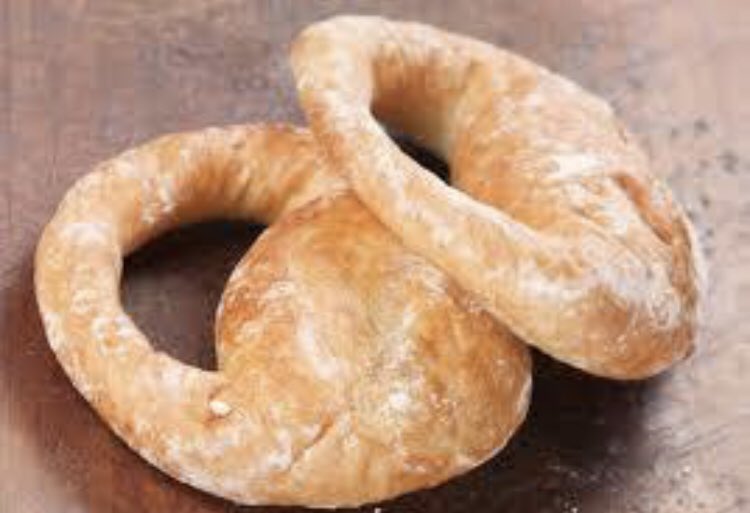 なかざわ ひでゆき ロシアの伝統的なパンのひとつカラチ モスクワに住んでた頃 近所にあった当時は市内でも数少ない工房付きの大型パン屋さんで よく朝一番の焼きたてを買ってました T Co Eesgpyli4d Twitter