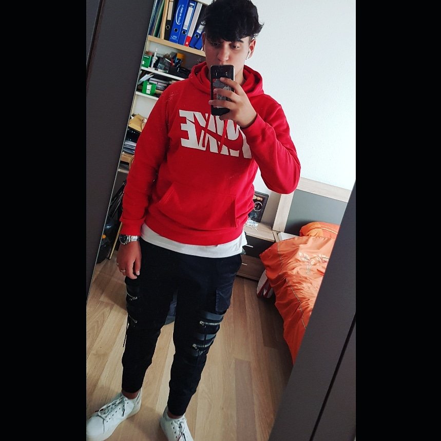 Kimo88320268's tweet photo. #kevinbild @Papaplatte bin 16 und wurde dazu gezwungen. https://t.co/NOZGHfYhET