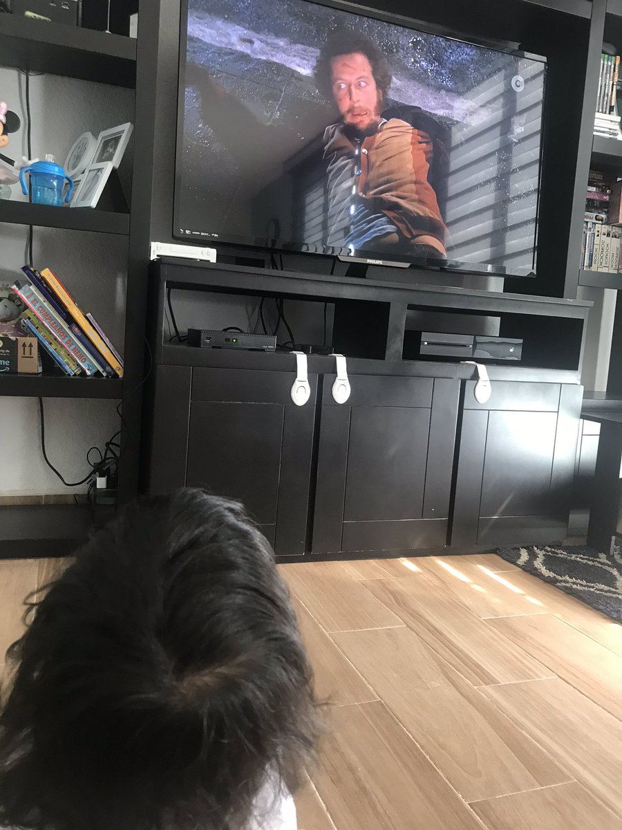 chapatoi's tweet photo. Y en la gusta sección #EducandoANina hoy tocó un clásico (aunque no sea navidad) #HomeAlone #KeepTheChangeYouFilthyAnimal https://t.co/XGIvK4uYAJ