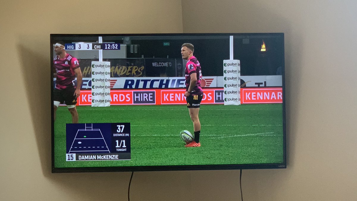 CoachDLJones's tweet photo. Great deal of pride in being a #Kiwi as I get up to watch the @Highlanders taking on @ChiefsRugby with a full house of fans. @newzealand dominating as a #teamof5million #BuildTheLegacy #WorldFirstDunedin @espn https://t.co/cFKkJsEitf