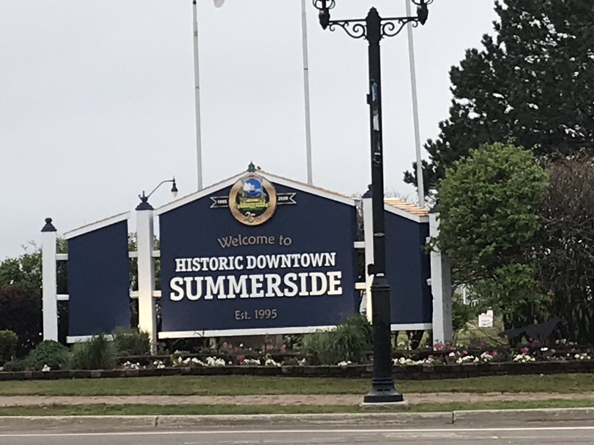 BillySchurman's tweet photo. Nice turnout for outdoor Farmers Market supporting local vendors @PleasantPork @DtownSummerside @chooseSside @SummersideBiz #ForwardWeWillGo #SupportWhereYouLive #DowntownVibeIsGood https://t.co/4y0cLEOLFN