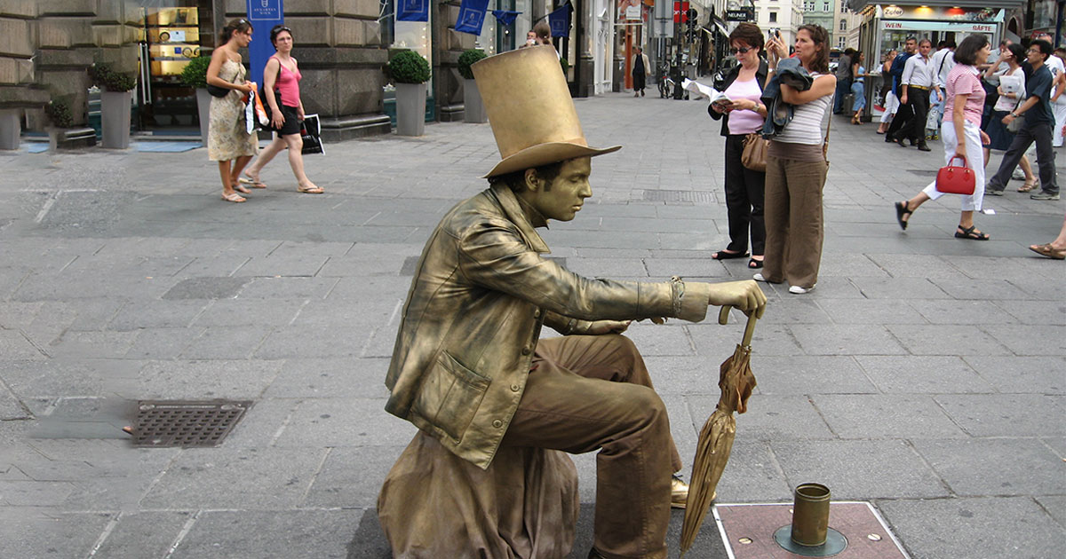 lercionotizie's tweet photo. #ultimora Tragedia in USA: Decapitano statua a Minneapolis ma era un artista di strada
https://t.co/loJVvznjjq https://t.co/SeQ0pUvDnr