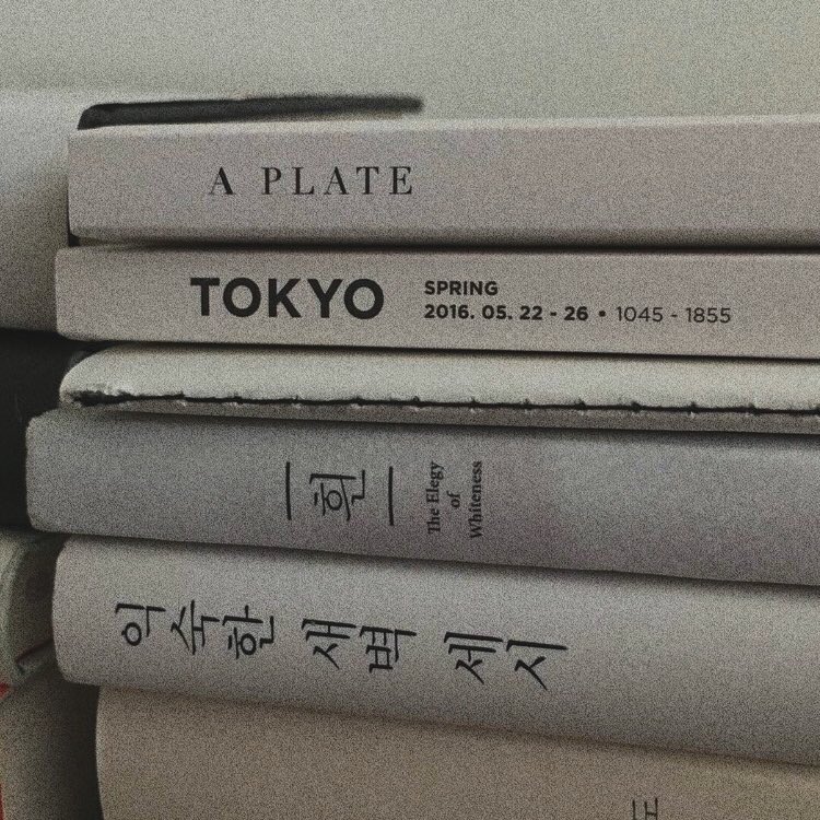 atetaere's tweet photo. [TAEKOOK AU]

— FOUT —

Jungkook itu ngakunya straight sampai akhirnya taehyung— ketua kelasnya yang dianggap cupu nemuin empeng dan flashdisk isi vikep bxb miliknya. https://t.co/H4vwhpmma2