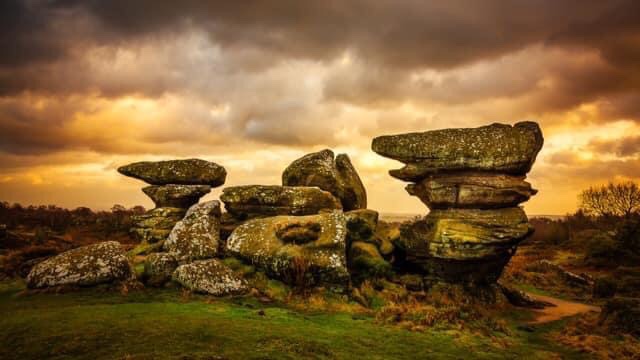 GenealogyBeech's tweet photo. The rocks on Brimham Moor near #PatelyBridge are some 320M years old but the gravity defying structures we know today were formed in the last ice age. This beautiful image is by talented Pontefract based photographer Tim Hill. #Yorkshire #geology https://t.co/wilNlfmJdD