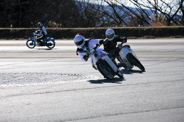 ばくおん 来夢先輩の正体とモデルを考察 乗っているバイクやヘルメットは 大人のためのエンターテイメントメディアbibi ビビ