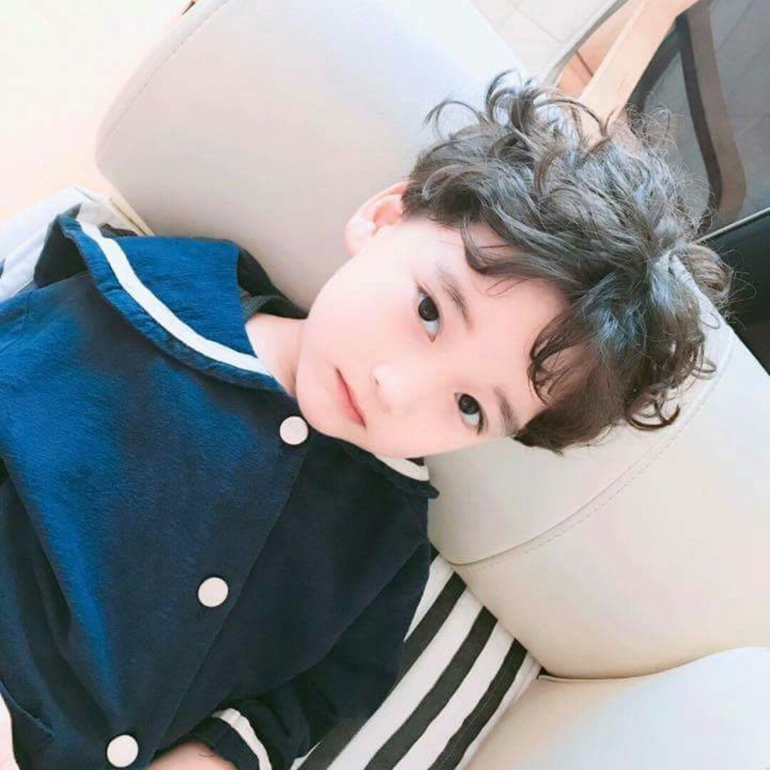 _mingust_'s tweet image. 🧸Hoy jugamos un poco después de la escuela, Tae se ha portado muy bien y prometí que iríamos a comprar un regalo pronto 🖍✨