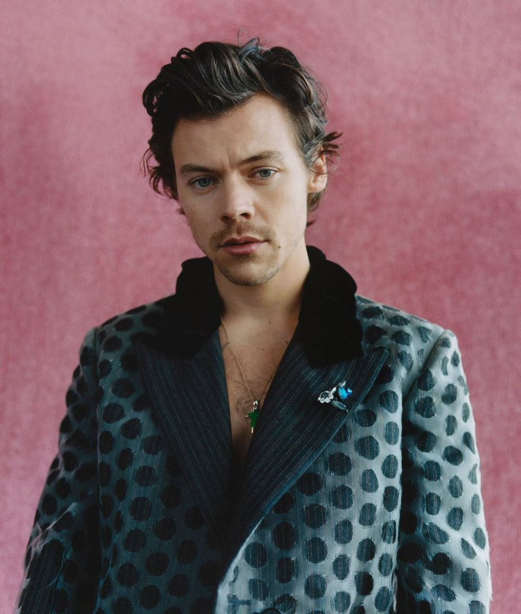 AcervoCharts's tweet image. Harry Styles tem mandado várias DMs para sua ex Daisy Lowe, eles namoraram sete anos atrás. "Ele gosta dela. Infelizmente, ela é cinco anos mais velha que ele e, embora ele possa lidar com mulheres mais velhas, ela sempre o vê mais como um irmãozinho", contou uma fonte.