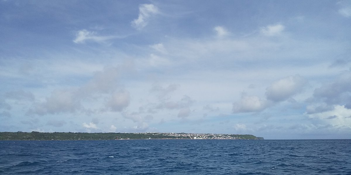 島海空 すまんかいくう いつ見ても平べったいねぇ この島は 風も抜けて換気はされやすか 感染防止にはワンランク上だわな 沈船ポイント からの眺め 伊良部島